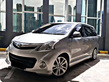 Modifikasi simple dengan merubah PCD dan memasangkannya sepatu milik Innova reborn tipe G sudah berhasil membuat Avanza ini tampak elegan dan proporsional. (Source: Instagram/@muhamadihsan23)