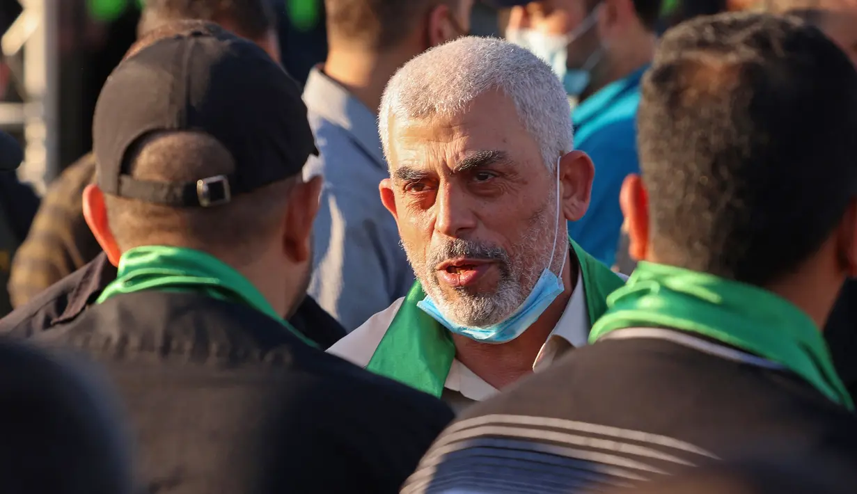 Seorang pejabat senior Hamas mengatakan kepada AFP, dengan memilih Sinwar, Hamas mengirimkan pesan yang kuat kepada Israel bahwa Hamas akan terus melanjutkan jalur perlawanan. (Emmanuel DUNAND / AFP)