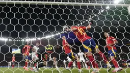 Hasil akhir final Euro 2024 mungkin akan berbeda jika Olmo tak melakukan penyelamatan brilian tersebut. Spanyol tak bisa langsung memastikan gelar jika peluang tersebut jadi gol. (AP Photo/Martin Meissner)