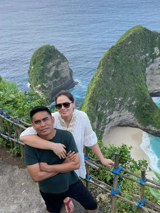 Catherine Wilson mesra bersama suami (Instagram/cathrinewilson)