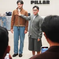 Setelah sukses memukau publik pada ajang Mercedes-Benz Fashion Week Kuala Lumpur 2025, Temma Prasetio membawa koleksi terbarunya bertajuk “Beautiful Masculinity” ke Jakarta. [Dok/PILLAR]