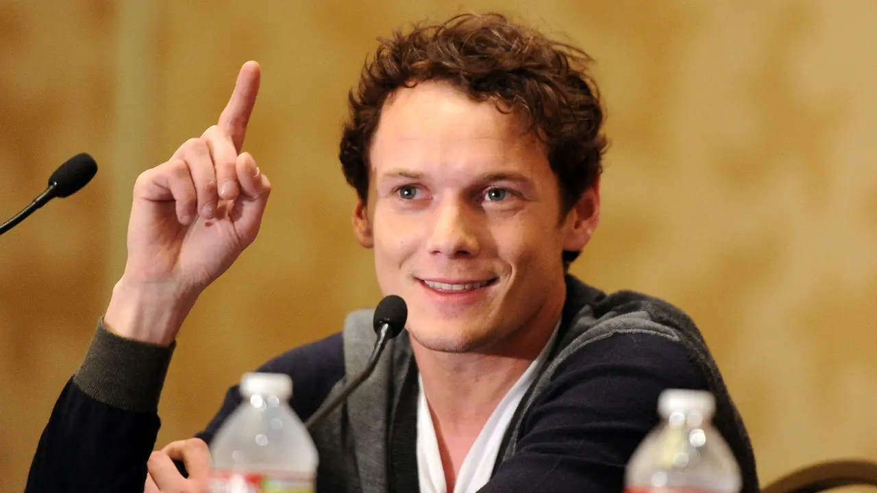 20160620-Aktor Star Trek Anton Yelchin Tewas Terjepit Mobilnya Sendiri-California