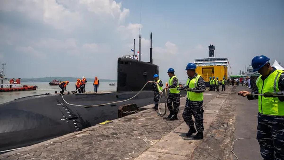 Ikut Latihan Gabungan, Kapal Selam Rusia Berlabuh di Surabaya