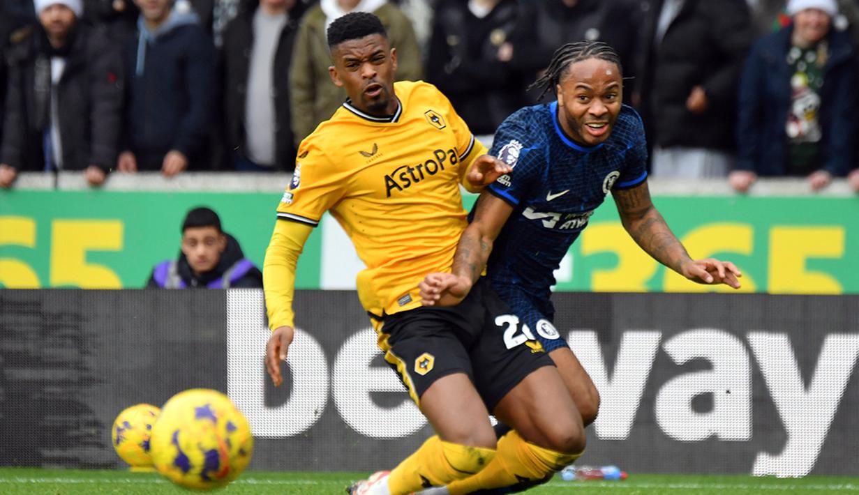 Pada menit ke-51, Wolverhampton Wanderers akhirnya bisa membuka keunggulan. Lemina sukses memperdaya Petrovic meneruskan umpan dari winger Pablo Sarabia. Wolverhampton 1, Chelsea 0. (AP Photo/Rui Vieira)