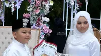 Momen Pernikahan Megi Irawan dan Riva Syahdila (Sumber: Instagram/royalwooodswedding)