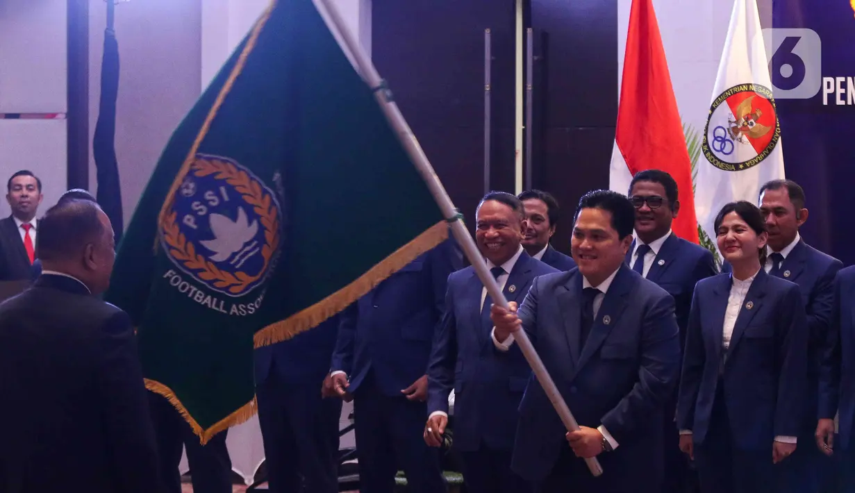 KONI Pusat resmi melantik 17 orang anggota PSSI masa bakti 2023-2027. (Liputan6.com/Herman Zakharia)