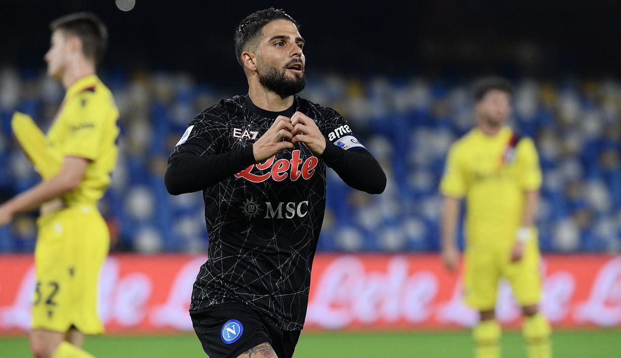 Lorenzo Insigne. Sayap kiri Italia berusia 30 tahun yang telah 11 musim berseragam Napoli ini kini berbanderol 35 juta euro, mengalami penurunan 13 juta euro dari sebelumnya 48 juta euro. Meski tampil oke musim ini, usianya yang tak muda lagi ikut berpengaruh. (AFP/Filippo Monteforte)