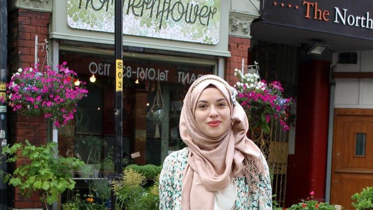 Ini 10 Tampilan Hijab Retro Modern yang Bikin OOTD Makin Ikonik pada 2025