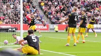 Manchester United menelan kekalahan telak 1-3 dari Brentford pada laga pekan keenam Premier League di Gtech Community Stadium, London, Sabtu (27/9/2025) malam WIB. (Maja Smiejkowska/PA via AP)