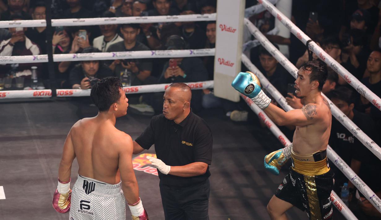 Perlu diketahui, Paris Pernandes merupakan CEO HSS yang juga dinobatkan sebagai Sport Creator of the Year 2024. Tampak dalam foto, Paris Fernandez (kiri) saat bertanding melawan Rudy Golden Boy pada laga HSS Series 6 di W Superclub Gatsu, Jakarta, pada Senin (10/11/2025) dini hari WIB. (Bola.com/M Iqbal Ichsan)