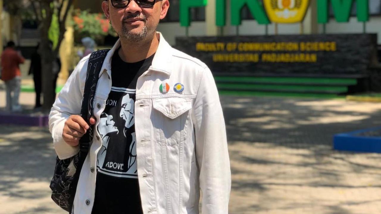 Ronal Surapradja Ajak Orangtua ke TPS, Momen Haru di Tengah Pilkada Jawa Barat 2024
