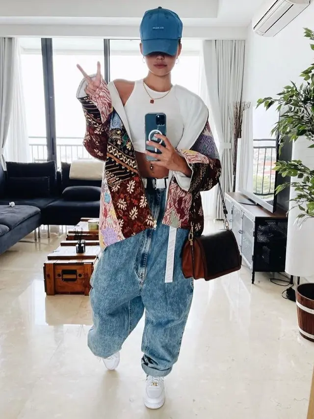 8 Potret Inspirasi Gaya Berpakaian Wanita Tomboy ala Agnez Mo hingga Sivia Azizah