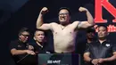 Format ini menyajikan pertarungan berdiri murni, tanpa melibatkan pertarungan di bawah (ground fight) atau kuncian (submission), menawarkan alternatif menarik dalam ekosistem olahraga tarung. Salah satu duel Hystrike yang tersaji adalah pertarungan antara influencer Pinter Berantem melawan Preman Pensiun. (Bola.com/M Iqbal Ichsan)