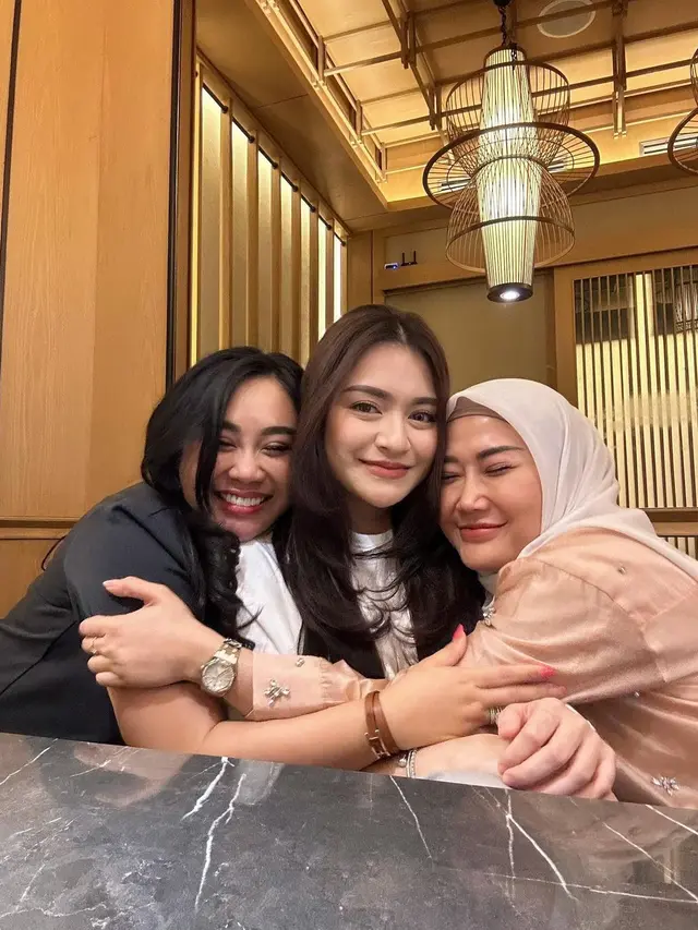 Nathalie Holscher dan Marissya Icha