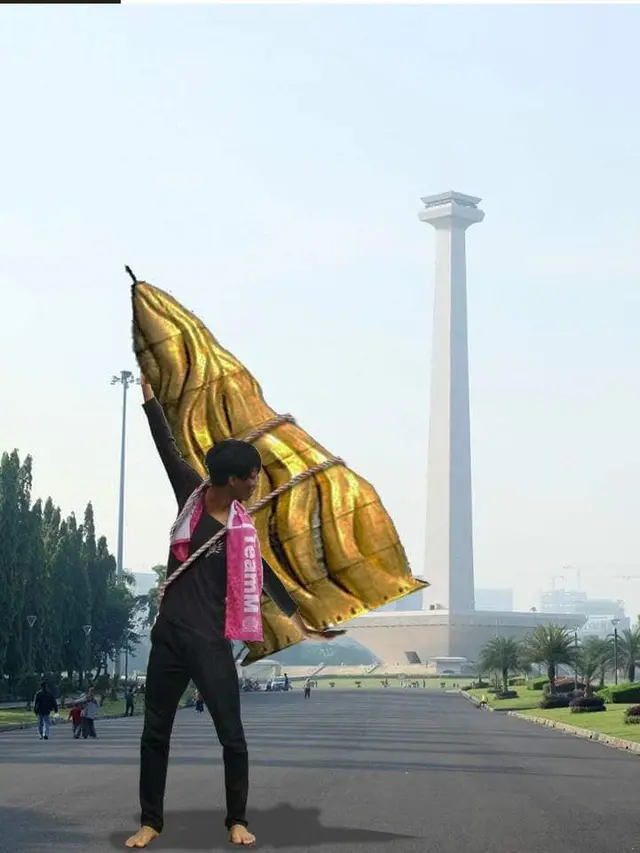 Minta Edit Foto Supaya Sentuh Monas, Hasilnya Justru Bikin Kita Ngakak Geli