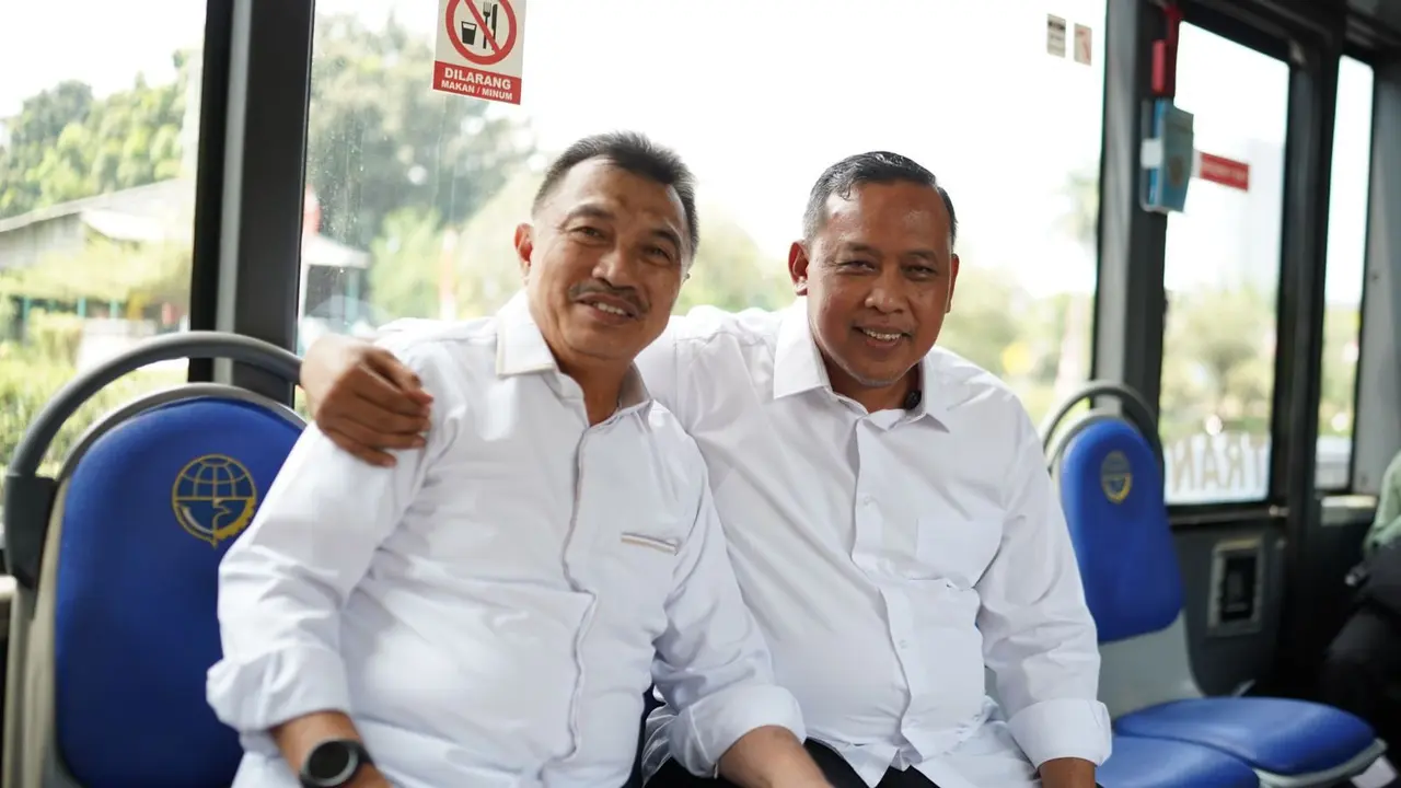 Pasangan Calon Wali Kota dan Wakil Wali Kota Bekasi Tri Adhianto dan Abdul Harris Bobihoe sampaikan komitmen menciptakan sistem angkotan umum terintegrasi di Kota Bekasi. (Istimewa)