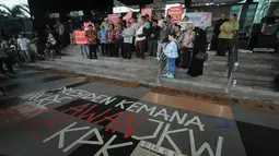 Dalam kesempatan tersebut para tokoh lintas agama mendoakan lembaga-lembaga pemerintah seperti KPK dan Polri agar bisa rukun kembali, Jakarta, Jumat (6/2/2015). (Liputan6.com/Herman Zakharia) 
