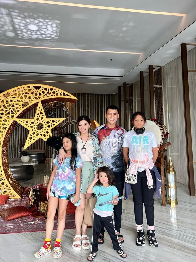 Choky Sitohang dan keluarga