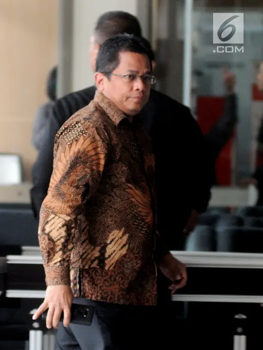 Sekjen DPR Indra Iskandar saat tiba di Gedung KPK, Jakarta, Senin (18/2). Indra diperiksa sebagai saksi untuk tersangka mantan Wakil Ketua DPR Taufik Kurniawan terkait dugaan suap DAK Kebumen. (Merdeka.com/Dwi Narwoko)