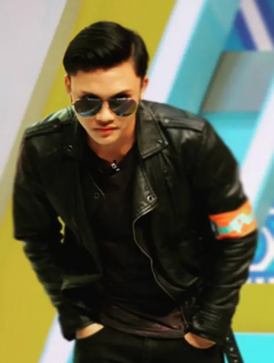 Rizky Febian pun gemar meng-cover beberapa lagu lalu diaransemen dengan genre acoustic nya. (via instagram@rizkyfbian/Bintang.com)