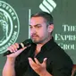 Aamir Khan dalam sebuah acara penghargaan media. Pernyataannya menimbulkan pro dan kontra. (ndtv.com)