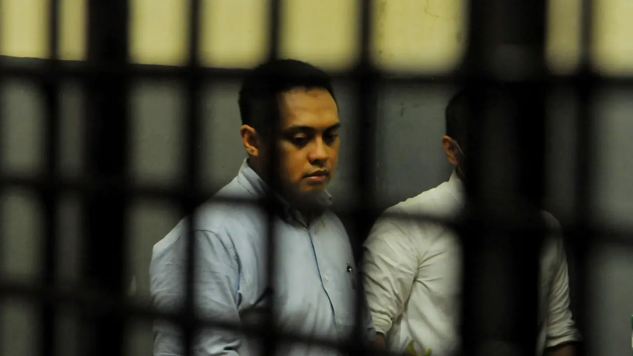  [FOTO] Suami Eddies Adelia ‘Galau’ Jelang Sidang