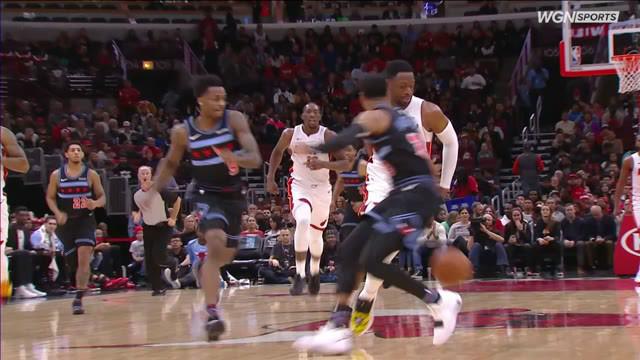 Josh Richardson mencetak 27 poin dan Hassan Whiteside menambah 18 dengan 10 rebound ketika Heat mematahkan tiga kekalahan beruntun dengan mengalahkan Bulls di jalan, 103-96.