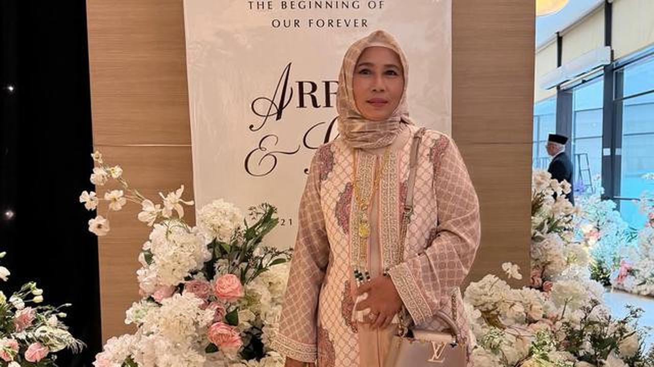 Potret Ibunda Inul Daratista yang Awet Muda, Seperti Kakak Adik saat Pose Bareng