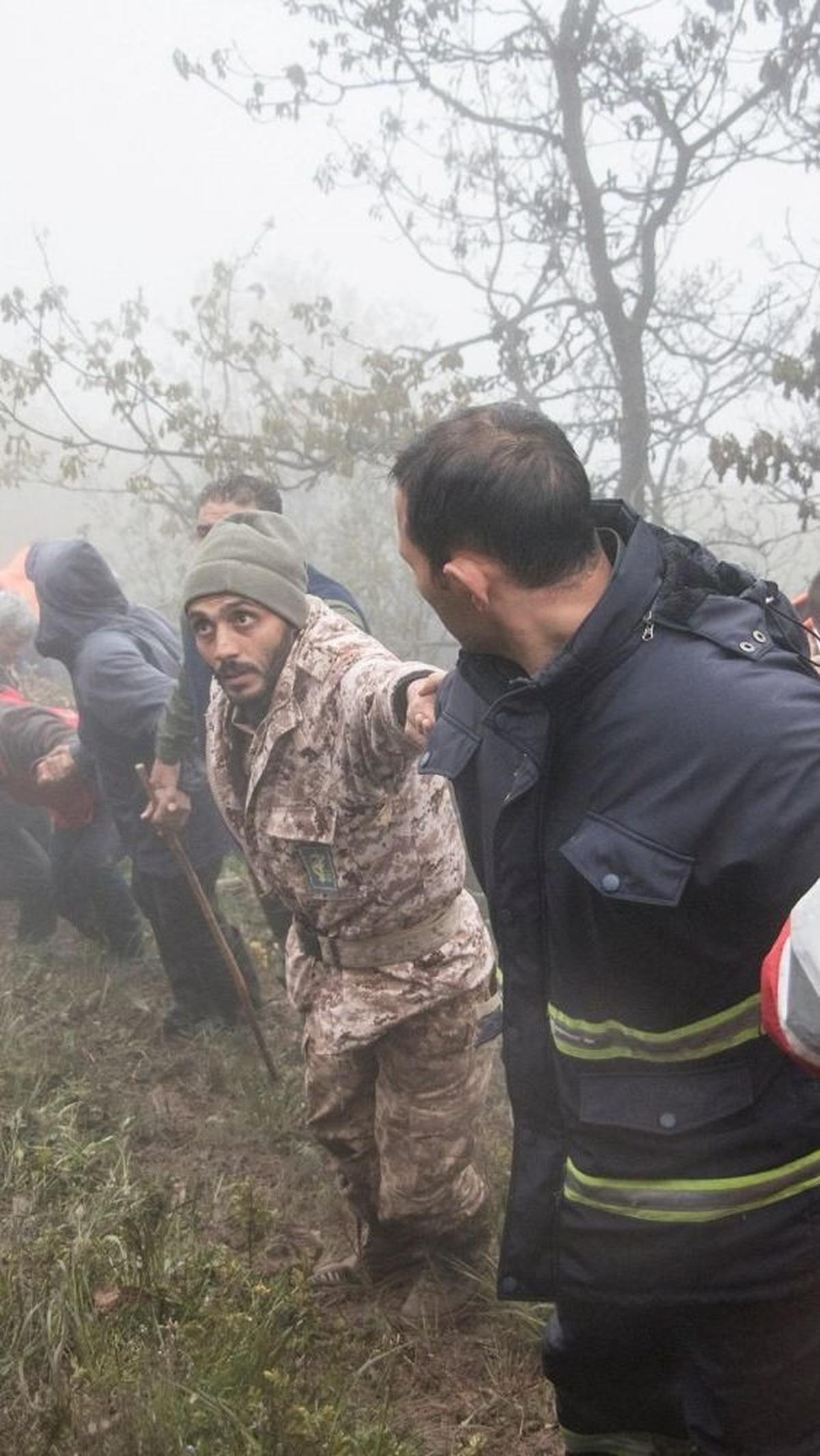 "Setelah setengah jam berada di udara, sebelum mencapai tambang tembaga Sungun, ada sepetak kecil awan," lanjut Esmaili.