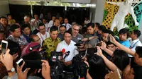 Menteri Pemuda dan Olahraga (Menpora) Zainudin Amali tiba di Kemenpora, Jakarta setelah dilantik Presiden Joko Widodo, Rabu (23/10).