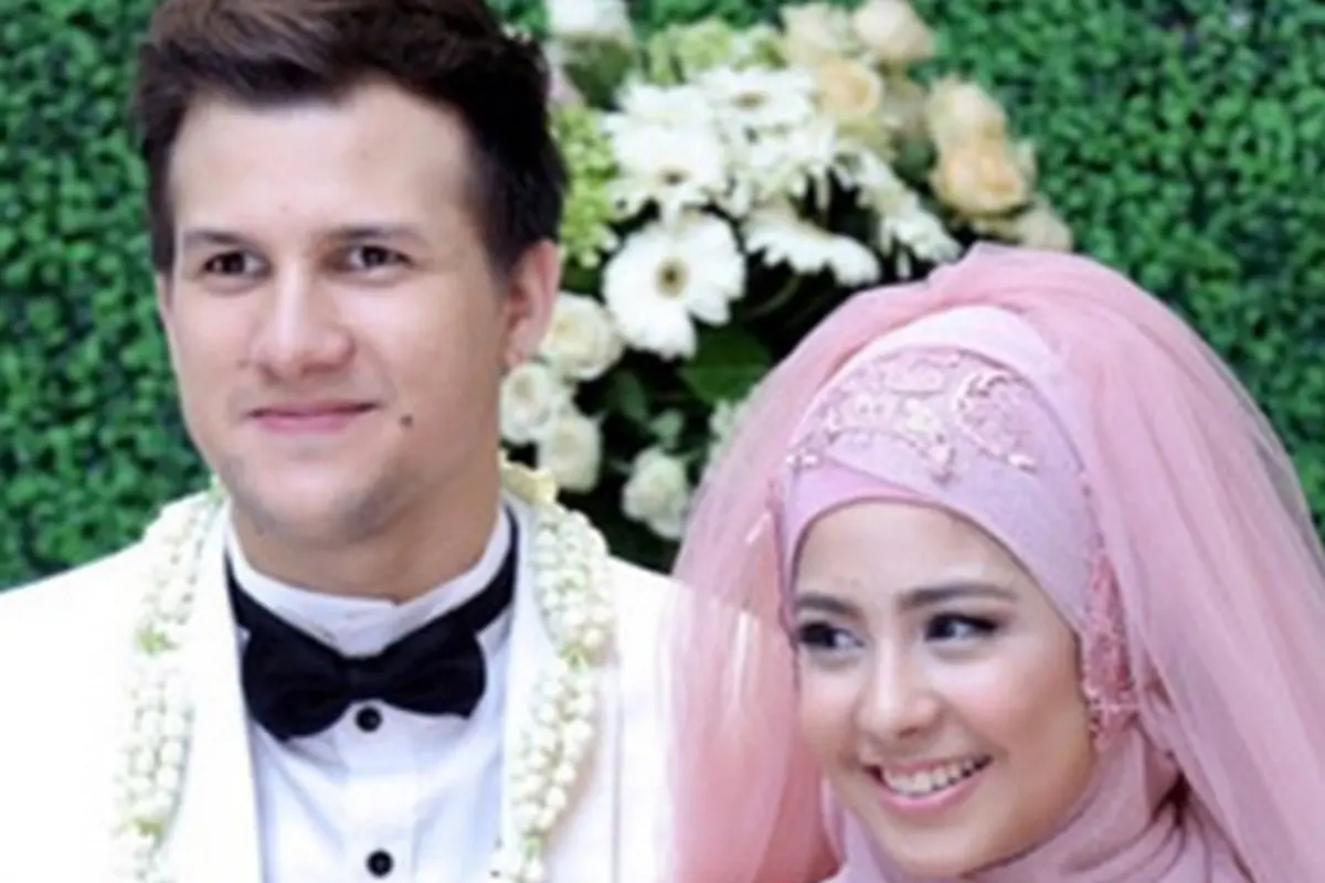 [Bintang] Risty Tagor dan Stuart Collin