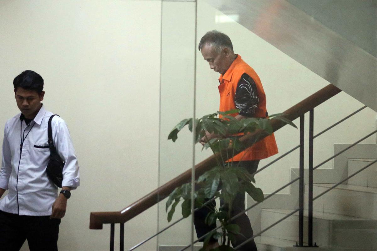 FOTO: KPK Dalami Peran Ayah Bupati Bekasi dalam Kasus Suap Proyek