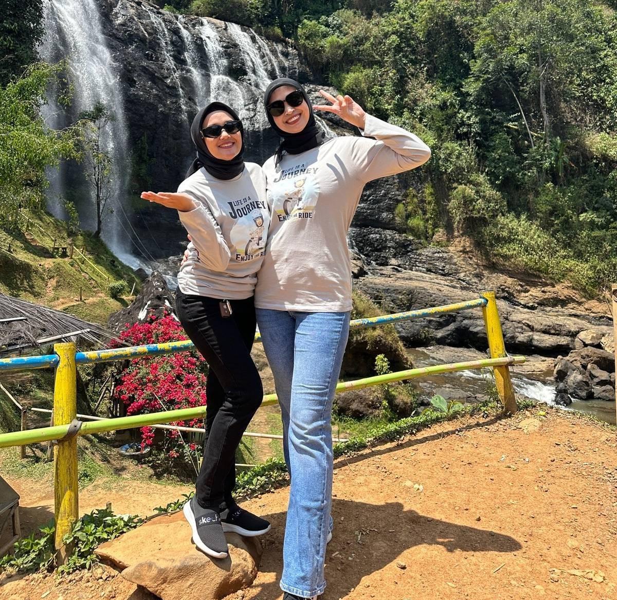 Punya Bandan Super Jangkung, Momen Kebersamaan Polwan dengan Rekannya Ini Curi Perhatian