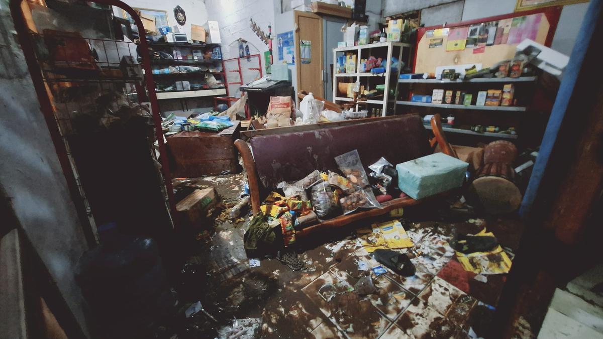 Kisah Perempuan Tangguh di Tengah Banjir Denpasar