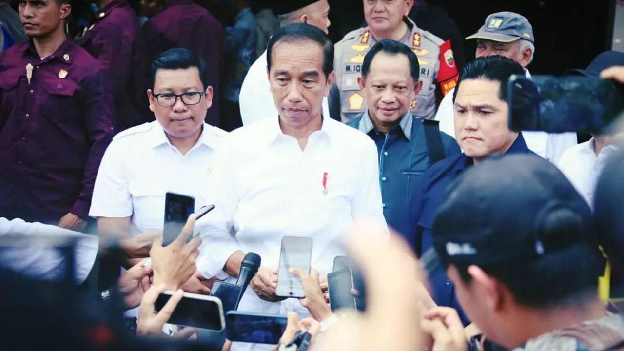 Lebih lanjut, kunjungan ini dilakukan usai Presiden Jokowi menjadi inspektur upacara peringatan Hari Lahir Pancasila di Lapangan Garuda PT Pertamina Hulu Rokan (PHR), Kota Dumai, Riau.<br>