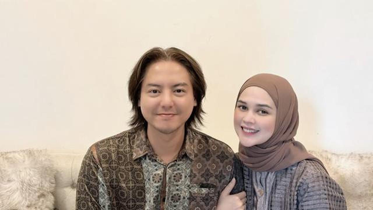 Intip 8 Potret Ruang Tamu Cut Meyriska dan Roger Danuarta, Minimalis tapi Elegan