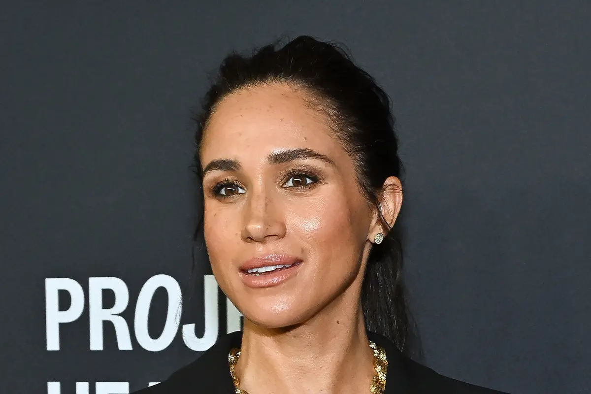 Adu Gaya Formal Meghan Markle versus Kate Middleton, Muncul di Publik pada Hari yang Sama