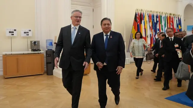 Menteri Koordinator Bidang Perekonomian Airlangga Hartarto menghadiri pertemuan bilateral dengan Sekretaris Jenderal OECD, Mathias Cormann