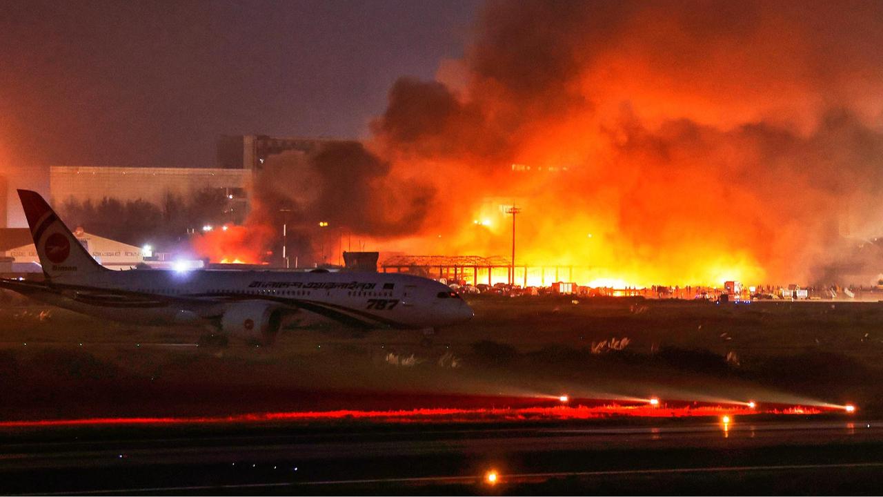 FOTO: Kebakaran Dahsyat Lumpuhkan Bandara Internasional Dhaka, Seluruh Penerbangan Dibatalkan