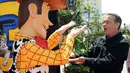 Sering terlihat di film action, ternyata Tom Hanks adalah aktir yang mengisi suara Woody di film Toy Story. (Pinterest)