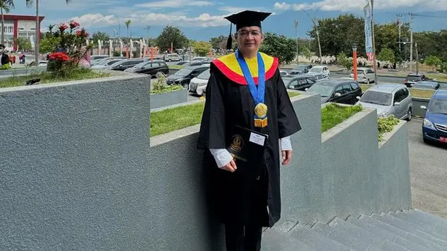 Potret Kompak Pasha Ungu dan Adelia Pasha saat wisuda bersama. [@pashaungu_vm]