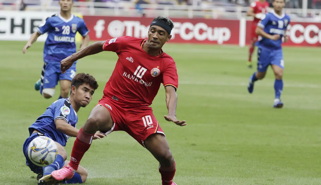 Gelandang Persija Jakarta, Bruno Matos, mengontrol bola saat melawan Becamex Binh Duong FC pada laga Piala AFC di SUGBK, Jakarta, Selasa (26/2). Kedua klub bermain imbang 0-0. (Bola.com/M. Iqbal Ichsan)
