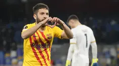 Bek Barcelona Jordi Alba berselebrasi setelah mencetak gol ke gawang Napoli pada play-off fase gugur Liga Europa 2021/2022 di Stadion Diego Armando Maradona, Jumat (25/2/2022) dini hari WIB. Barcelona melaju ke babak 16 besar usai menang telak 4-2 di kandang Napoli. (AP Photo/Gregorio Borgia)