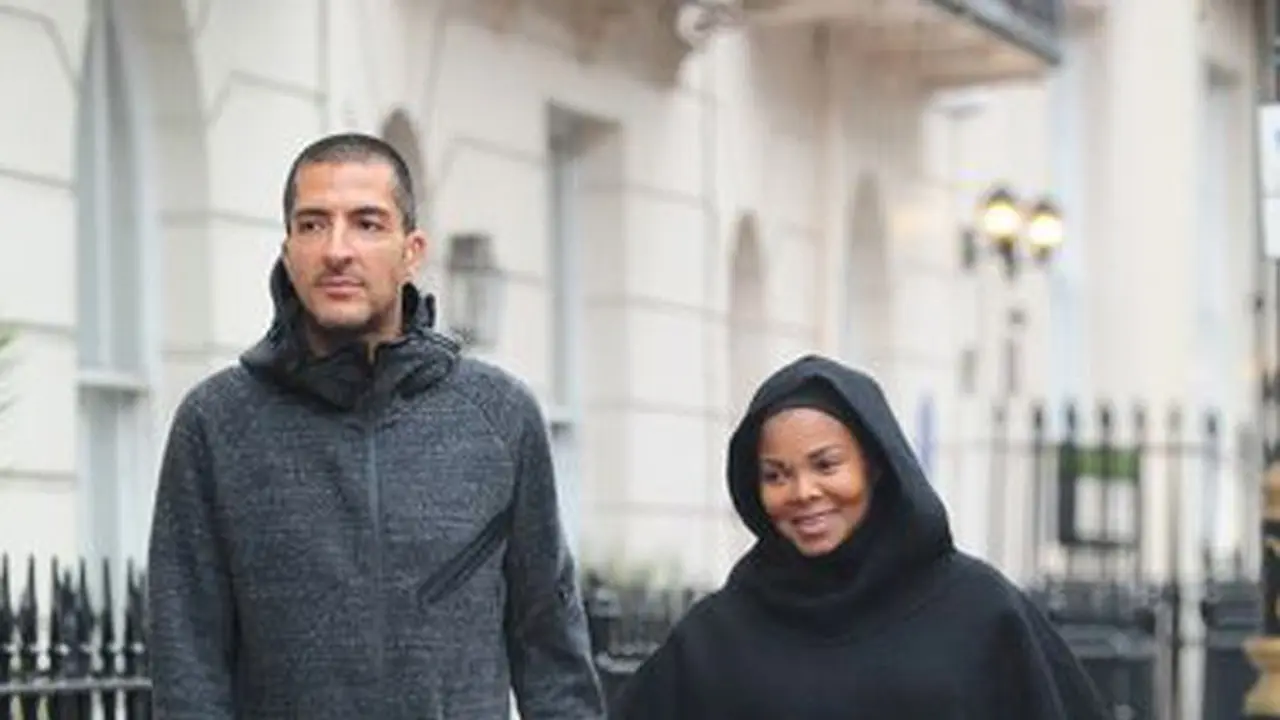 Wissam Al Mana dan Janet Jackson terlihat bahagia bersama ( via. Mirror)