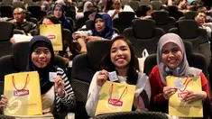 Keceriaan para Cinemaholic saat berada di dalam studio Blitz Megaplex, Jakarta, Sabtu (8/8/2015). Cinemaholic bersama Liputan6.com gelar nonton bareng Mision Impossible Rogue Nation (Liputan6.com/Helmi Afandi)