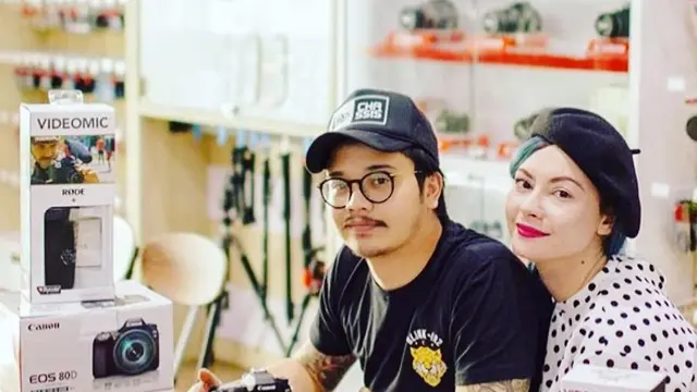 Jadi Calon Ayah, Ini 7 Potret Mesra Derby Romero dan Istri Jalani 4 tahun pernikahan