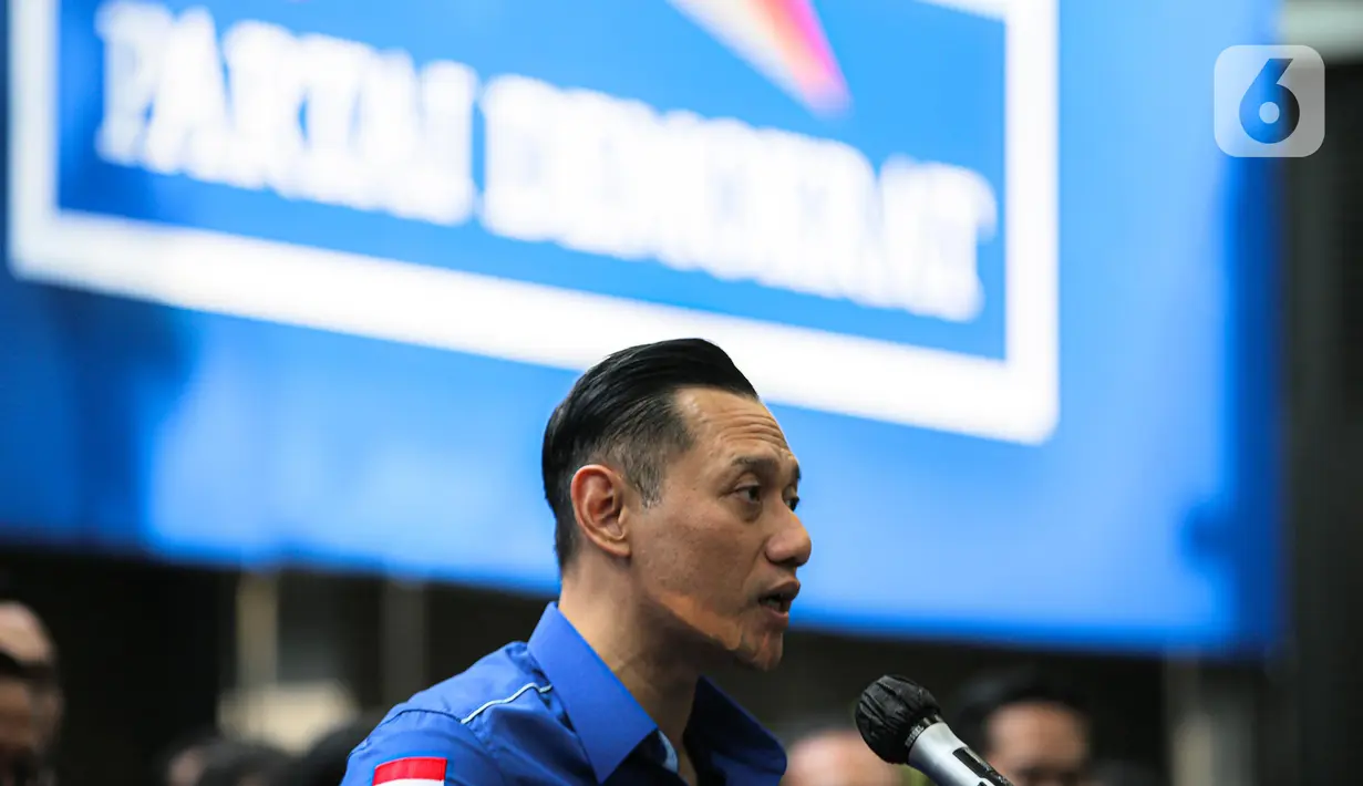 Ketua Umum Partai Demokrat Agus Harimurti Yudhoyono (AHY) menyoroti sejumlah isu politik terbaru dalam jumpa pers awal tahun di DPP Partai Demokrat, Jakarta, Kamis (12/1/2023). AHY berharap tahapan pemilu bisa berjalan dengan lancar hingga 2024. Dia juga meminta agar KPU dan Bawaslu bisa menjalankan amanah sebagai penyelenggara pemilu dengan independen dan netral. (Liputan6.com/Faizal Fanani)