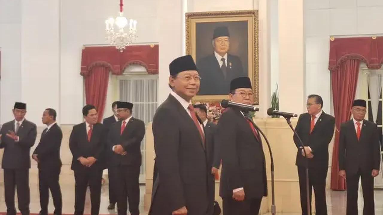 Presiden Jokowi melantik politikus PPP Djan Faridz dan Gandi Sulistiyanto sebagai Anggota Wantimpres. Pelantikan digelar di Istana Negara, Jakarta Pusat pukul 09.00 WIB.