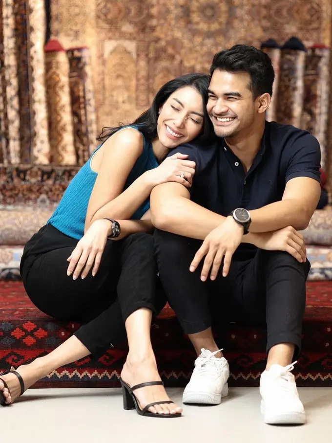 [Fimela] Tyas Mirasih dan Tengku Tezi