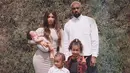 Sementara itu, Sabtu dan Minggu pun Kim Kardashian habiskan untuk quality time bersama Kanye dan ketiga anaknya. (instagram/kimkardashian)